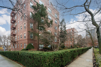 7715 113th St in Forest Hills, NY - Building Photo - Building Photo