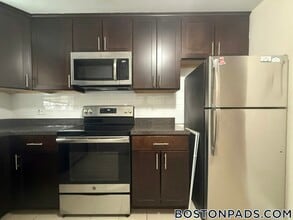 17 Captain Parker Arms, Unit 14 in Lexington, MA - Foto de edificio - Building Photo