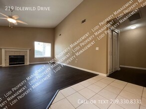 219 Idlewild Dr in Lodi, CA - Building Photo - Building Photo