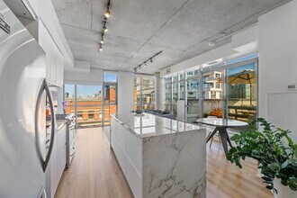 2 Gladstone Ave in Toronto, ON - Building Photo - Building Photo