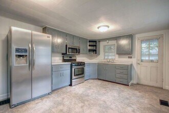 302 S Grove St in Urbana, IL - Building Photo - Building Photo