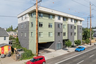 Amanda Courts Apartments in Portland, OR - Foto de edificio - Primary Photo