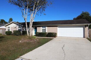 648 Green Pine Dr in Pensacola, FL - Building Photo