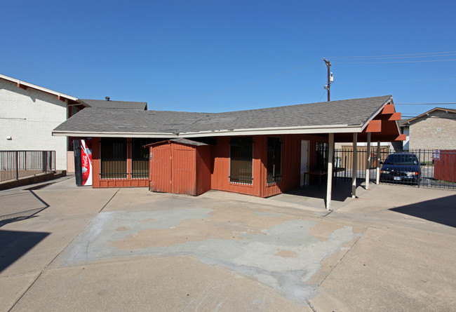 Cornerstone Chase Apartments in Dallas, TX - Building Photo - Building Photo