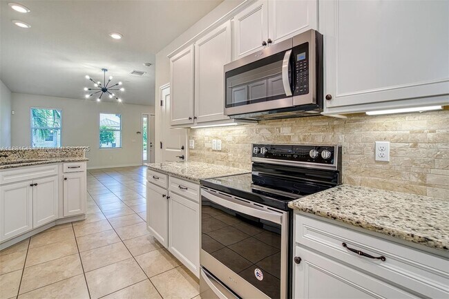 5060 Eucalyptus Dr in Hollywood, FL - Foto de edificio - Building Photo