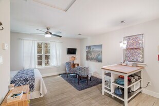 12749 Johnson Ln, Unit Loft in Manchaca, TX - Building Photo