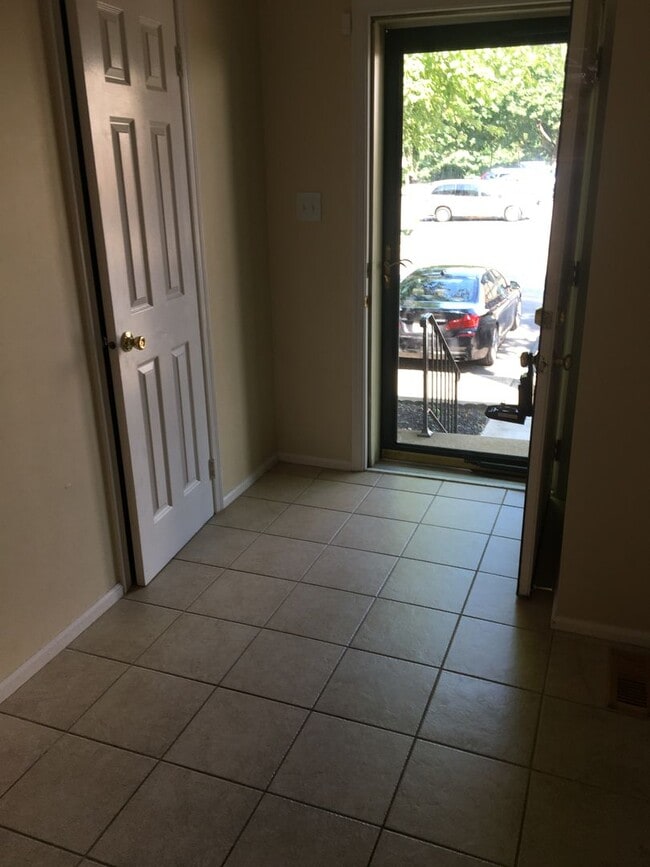 6106 Heron Pond Ct in Burke, VA - Building Photo - Building Photo
