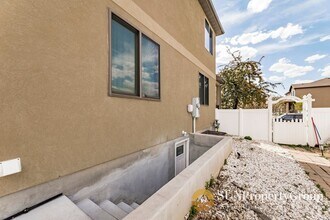 13619 Annaberg Way in Riverton, UT - Building Photo - Building Photo