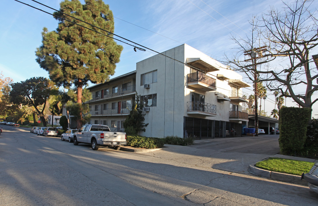 Villa Trakai Apartments in Los Angeles, CA - Building Photo