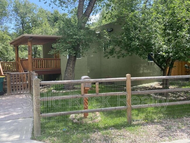 1701 Ivy Pl