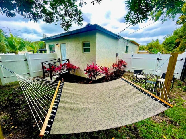 625 NE 13th Ave in Fort Lauderdale, FL - Building Photo - Building Photo