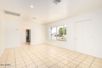 2441 E Edgemont Ave in Phoenix, AZ - Building Photo - Building Photo