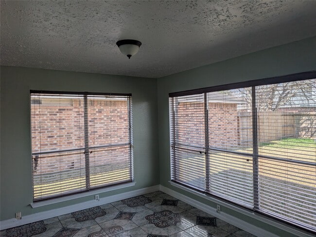 property at 2026 Sandy Knoll Dr