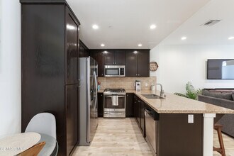 327 Newbury Vista Ln in Thousand Oaks, CA - Building Photo - Building Photo