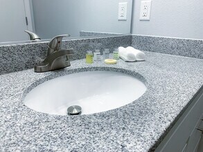 2301 Ingersoll Ave in Des Moines, IA - Foto de edificio - Building Photo