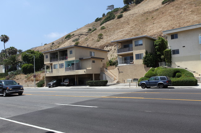 22125 Pacific Coast Hwy in Malibu, CA - Building Photo - Building Photo