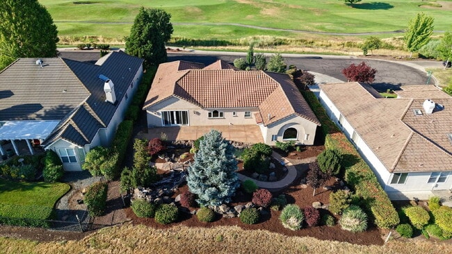 143 Pine Lake Dr in Eagle Point, OR - Building Photo - Building Photo