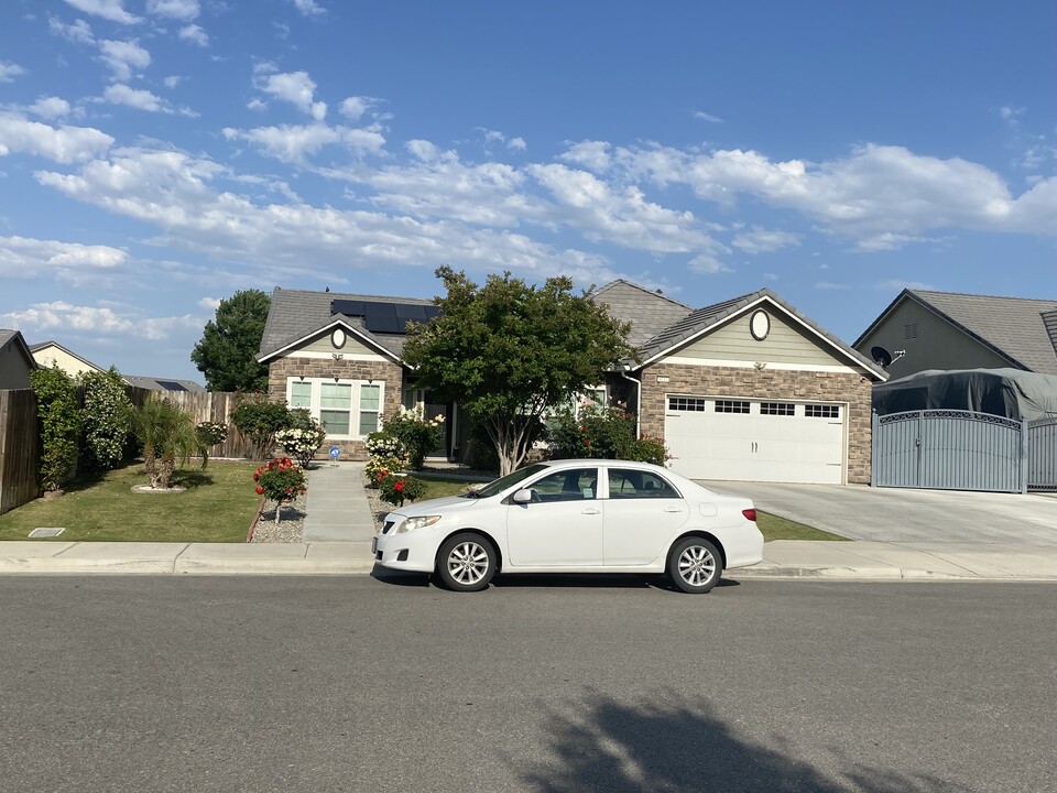 9112 Coastal Ln in Bakersfield, CA - Building Photo