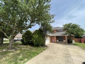 5755 Skinner Way in Grand Prairie, TX - Building Photo - Building Photo