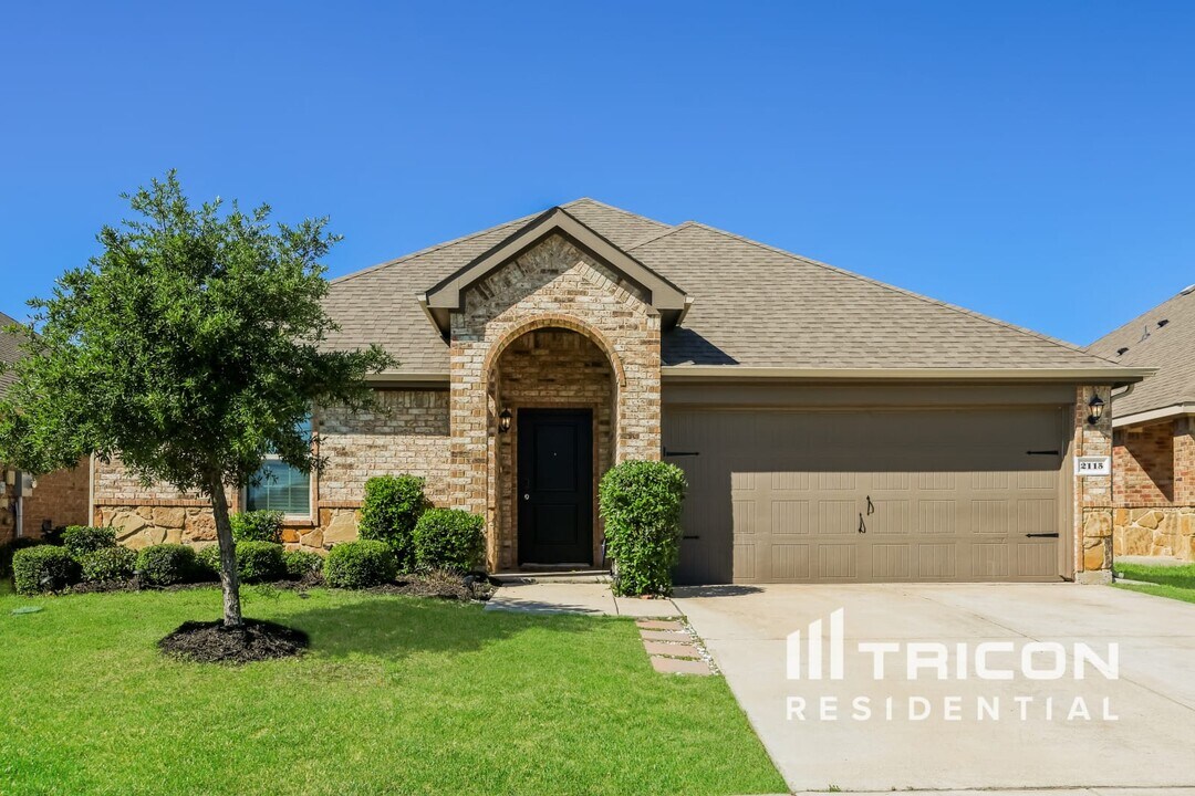 2115 Leona St in Forney, TX - Building Photo
