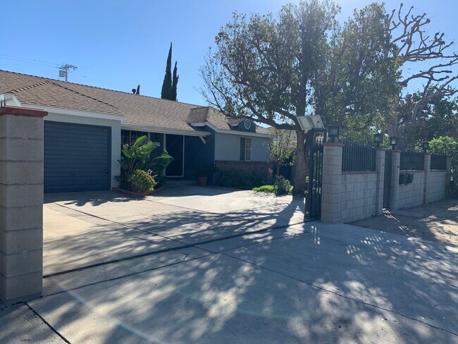 6222 Tujunga Ave in North Hollywood, CA - Foto de edificio - Building Photo