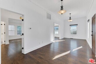 6117 Glen Holly St in Los Angeles, CA - Building Photo - Building Photo