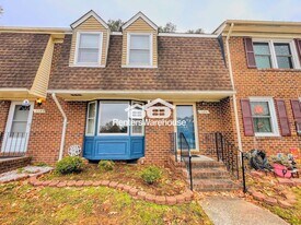 121 Charles Parish Dr in Poquoson, VA - Building Photo