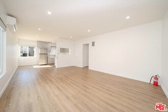 332 S Wilton Pl in Los Angeles, CA - Building Photo - Building Photo