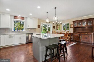 6542 Hitt Ave in McLean, VA - Building Photo - Building Photo