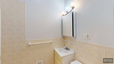 1731 2nd Ave in New York, NY - Building Photo - Building Photo