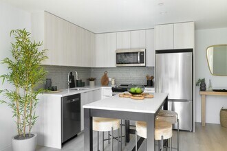 1515 Surf in Brooklyn, NY - Foto de edificio - Building Photo