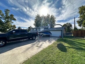 219 Thayer Dr in Richland, WA - Foto de edificio - Building Photo