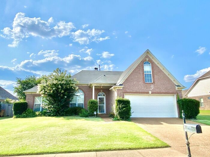 9872 Calderdale Dr in Cordova, TN - Building Photo