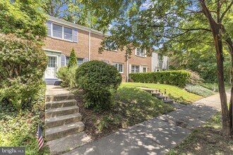 38 E Rosemont Ave in Alexandria, VA - Building Photo - Building Photo