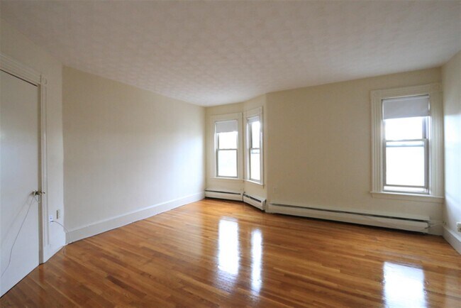 195 Concord Ave, Unit 12 in Cambridge, MA - Foto de edificio - Building Photo