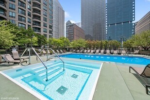 400 N La Salle Dr, Unit 2206 in Chicago, IL - Building Photo