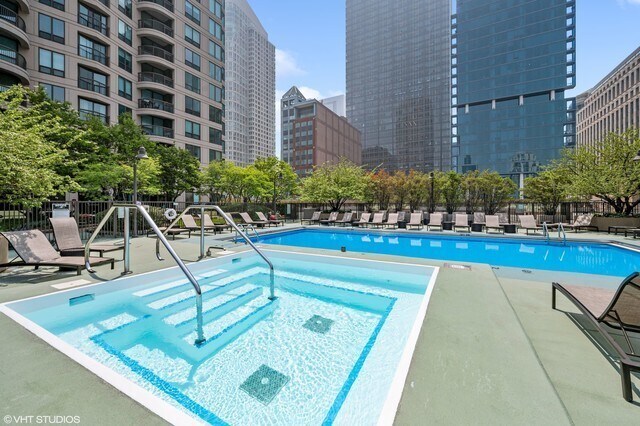 400 N La Salle Dr, Unit 2206 in Chicago, IL - Building Photo