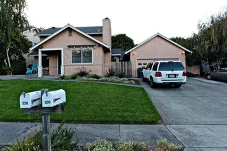 326-328 K St in Petaluma, CA - Building Photo - Building Photo