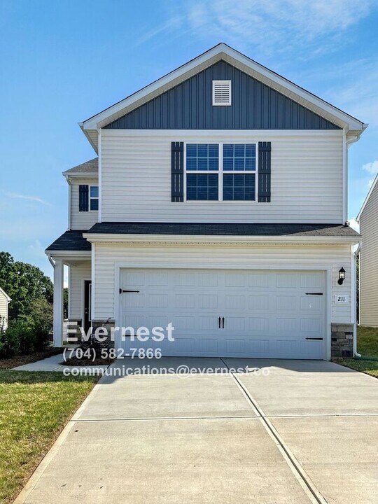 211 Aniston Ln in Shelby, NC - Building Photo