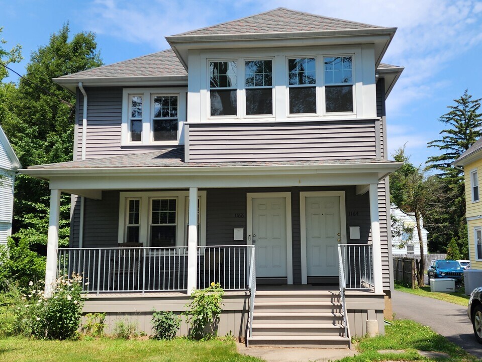 1164 New Britain Ave in West Hartford, CT - Building Photo