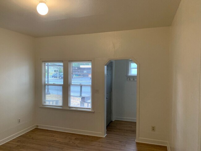 906 SE Court Ave in Pendleton, OR - Building Photo - Building Photo
