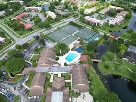 10110 Cedar Point Blvd in Boynton Beach, FL - Building Photo