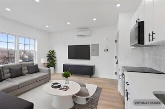 9 Lagrange Ave in Arlington, NY - Building Photo - Building Photo
