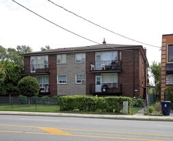 467 Lawrence Ave W in Toronto, ON - Building Photo