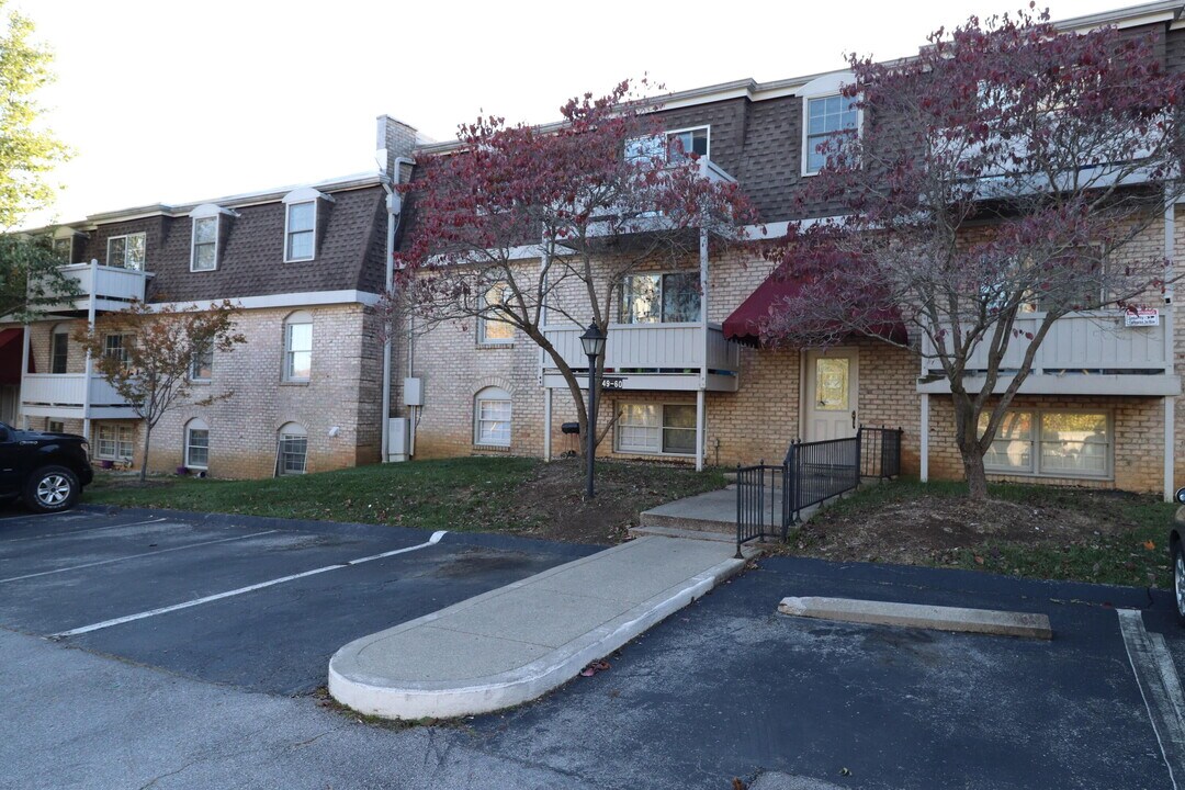 175 Malabu Dr in Lexington, KY - Building Photo
