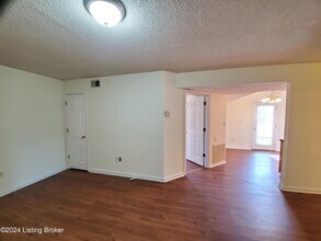 6418 Venango Dr in Louisville, KY - Building Photo - Building Photo