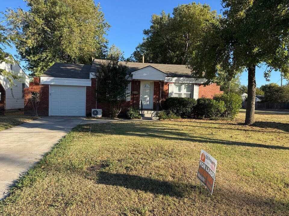 7235 SE 15th St in Midwest City, OK - Building Photo