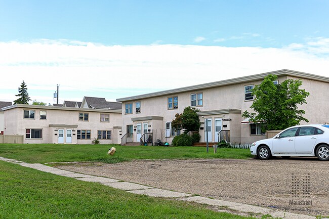 Athlone Park Townhomes in Edmonton, AB - Building Photo - Building Photo