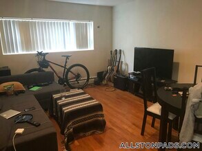 34 Gardner St, Unit 4 in Boston, MA - Foto de edificio - Building Photo