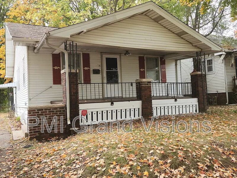 2055 E Prairie Ave in Decatur, IL - Building Photo